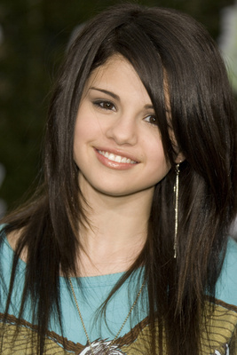 kewl_mag_selena_gomez_400.jpg